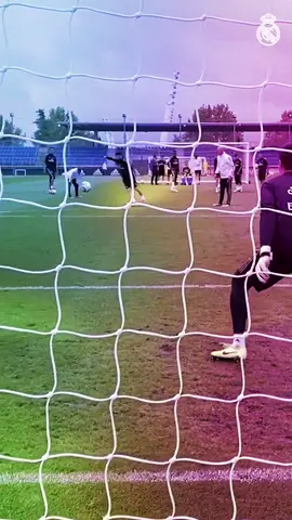 🚀🚫 What a shot and WHAT a save...! #football #futbol #Soccer #laliga #TikTokDeportes