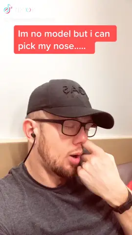 I’m no model but I tried a trend!😅 be nice I don’t pick my nose all the time!😆 jokes..follow my Instagram for more pics. 👉🏻 #trend #fyp #model