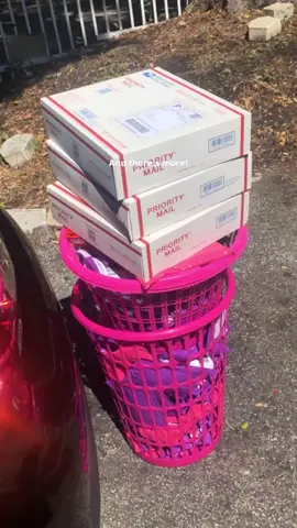 Shipped out all you guys orders yesterday! Check text messages and emails 💗💗💗 #shipping #foryou #lipgloss