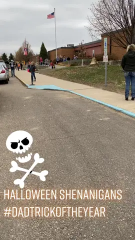 Halloween prank pulled on kids being picked up from school. #halloweenparentpranks #halloween2k19