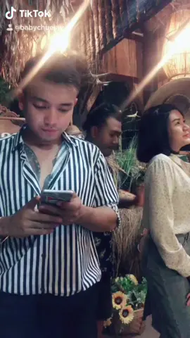 ေက်ာ္ၾကားႏွင့္ အေမႊစိန္ ႐ုပ္ရွင္ကားႀကီးထဲက ဇာတ္ဝင္ခန္းေလး ျခဴးေလးနဲ႔အတူတူလိုက္ေဆာ့ရေပးပါဦးေနာ္ 😜😘