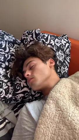 When she’s skinny from jumping to conclusions 😳 #foryou#foryoupage#prank#tiktok#imbaby  @itskelsimarie