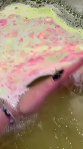 #bathtime #bubblebath #reveal #teamyellow #bathbomb #oddlysatisfying #socool #soothing #fyp #foryou