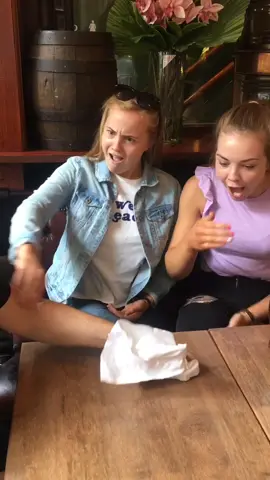 CRAZY MAGIC SNEEZE! 😱 (her reaction! 😭) #lol #uktalent #ukmagic #magic #foryou #wow