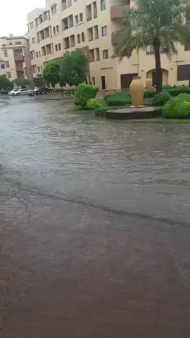 #Dubai #mydubai  #barsath #rain #trending #uae  #dutewithme Rain in dubai !!