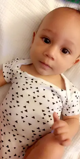 I can’t sing, but he loves “you are  my sunshine”  #4monthsold #sunshine #smiles #foryou #happybaby #jaxsongrey #fyp #momlife