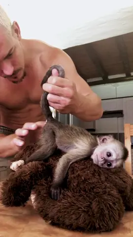 Daddy duties😌🤷🏼‍♂️ #deanschneider#hakunamipaka#animallover#cuteanimals