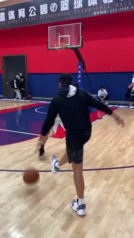 🎒🎒 work in China🤞🤞            #onthecourt #basketballchallenge #basketball #fy #foruyou #foryourpage