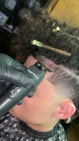 #fy #viral #fyp #vibecheck #viralvideo #hair #bankrolhayden #artclub #BornToGlow #foru #tiktok #barber #barberlove #barberlife #comdey #goviral #la
