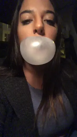 לא מאמינה שנפל לי המסטיק מהפה😂