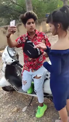 madam Ab aap side ho jao😠😆#trendiing #viralvideo #newtrend #rajiyasultan @preetithapa.01