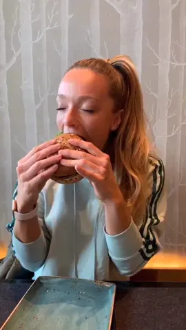 Wer liebt Burger noch so sehr wie ich? 🍔 #burger #foryou #viral #cheatday #vegan #funny