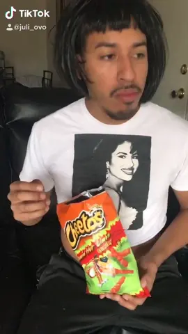 How Latinas eat hot Cheetos #hotcheetos #fyp #relatable #haha #latinas
