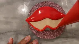Red lips #foryou #lips #redlips #cookievideo #cookiedecorating #getcrafty #decoratedcookies #crafting