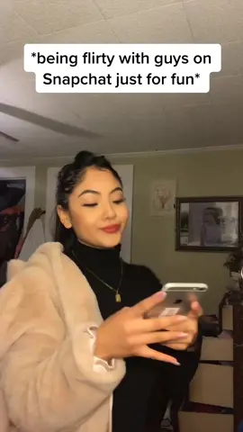 jk...I don’t even use Snapchat anymore😂but who does this? 👀😂#fyp #4u #snapchat #viral #relatable #latina