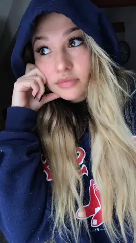 I never considered my fissured tongue a birth defect but ya 5% of the US population has it #birthdefect #fyp #decadeslooks #UNOirl #holidaycountdown