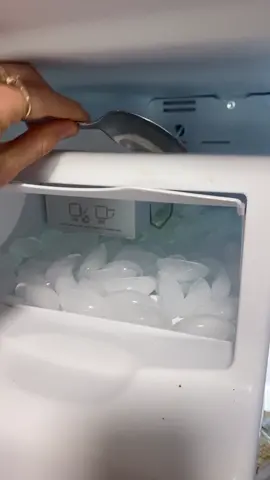 De-puff eyes with a frozen spoon #tiktokpartner #freezerhack #411