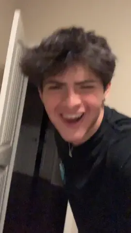 Imagine being able to get like 200k likes for smiling at a camera that’d be great guys @ohalėx  I hate yiu