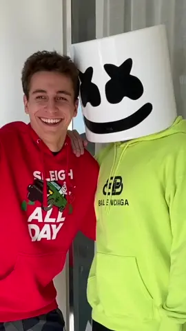 when you take a picture with a celebrity... 😅😭 @marshmellomusic @yungblud #tonguetied
