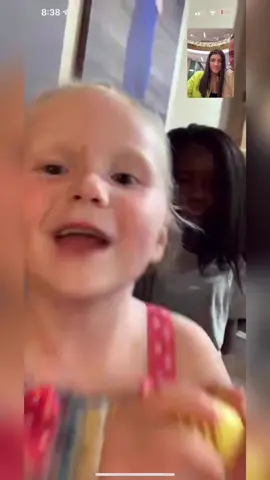 Hi Lilian and Linton Family! It was great FaceTiming you. Happy Holidays from the D’Amelios. @dadlifejason @charlidamelio @dixiedamelio @heididamelio