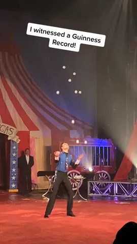 How many balls do you see? #circus #juggling #guinessworldrecords #juggler