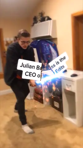 @thejulianbass No hard feelings, but there can only be one King 😈  #editwar #fyp #vfx