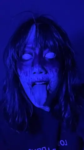 Ok but that last transition though 😎🤝 #CATSmoves #holidaycovers #handmadegifts #foryoupage#fyp#viral #scary