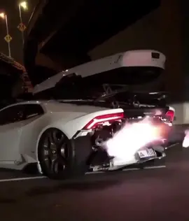 Lambo popping off some big flames #exoticcars #madwhips #exoticcar #amazingcars #superfast #mclaren #lamborghini #ferrari #supercar #fyp #drifting