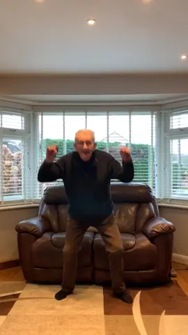 thought i try this trend😂#fyp #foryourpage #grandad #crabchallenge