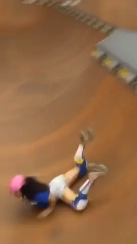 OMG FAIL SO HARD 😱😭 #viral #tiktokpartner #rollerskating #rollerskate #rollerskater #fail #fyp #foryou