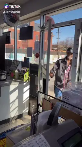 Bloopers wid customers 😁nice guy #christmas fun