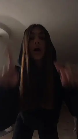 באיזה שעה אתם רואים תסרטון ואם אתם יוצאים היום לאן? השעה אצלי כרגע 6 בבוקר ואני יוצאת לחזרות של הטיק טוק ליבבבב 😤