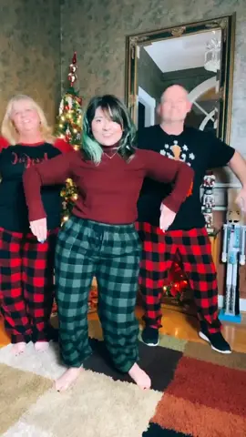 we’re coming for your no no gang @marcoesparza 👀😂 #meetmyfam #christmas2019 #nonosquare #dance