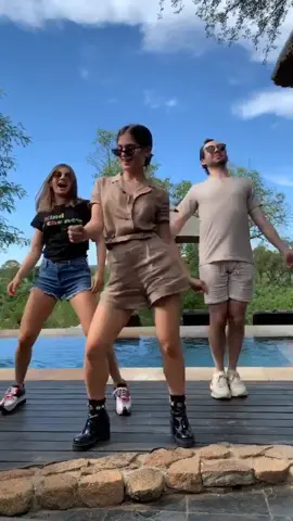 It’s poppin in Safari land #mzansixmas #xmasgreeting #xmasswag #Siblings #foryou #4u #dancechallage #itspoppin #holidaytravel #tiktoksouthafrica