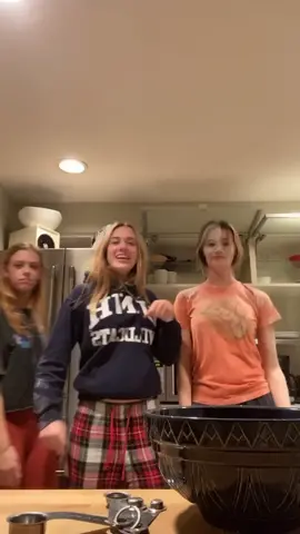 She’s baking her face #foryou #viral #lastminutexmas