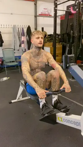 50 cal row + 10 power snatch + 10 burpees over bar... 5 rounds 🙈 #gym #tattoo #tattoos #newtrend #whocandothis #tattooedguys #gymchallenge #gymlover