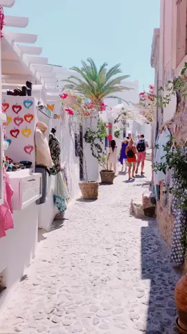 The streets of Santorini @hagsbro  #fyp #tiktoktravel #travelgoals #tiktoktraveldiaries #foryoupage #santorini #greece