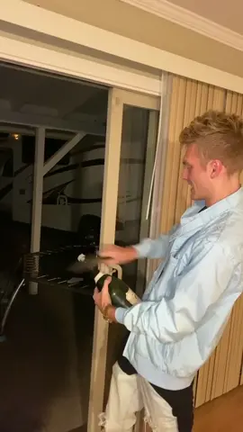 I broke the glass 🤣 @tannerbraungardt @fliplikez #goodbye2019 #fyp #foryou #newyears