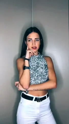 La 4º persona che vi esce taggando “@“ sarà la persona che dovrà duettare con questo video 🤤