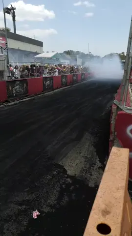 #summernats33 #skidrow #straya #burnouts #foryoupage #fyp #sendit #burnoutchallenge #burnout