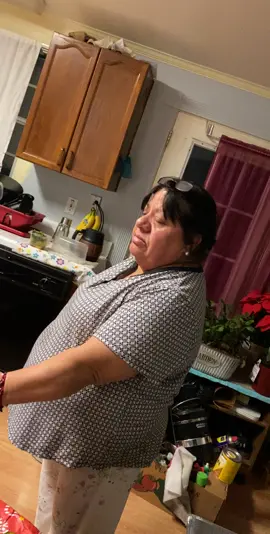 😂😂😂😹😹. #ThatsWhatILike #virał #fyp #latino #hispanic #ThisIsQuitting #futuretech. She’s gonna take away my phone if this don’t blow up 😂