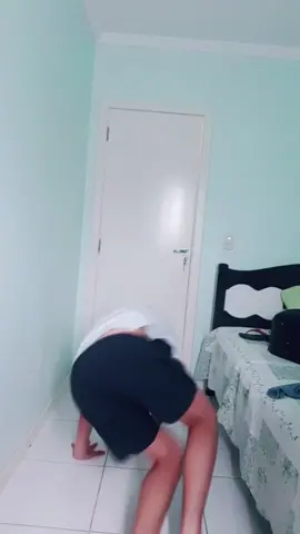 Impressionante como com 8 anos agnt era tudo cantor, escritor dançarino.                                        ib @zinccx