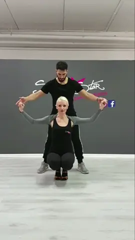 quanti giri fa? a chi indovina gli metto 3 cuori @ivix_prolux #giri #laps #salsadance #salsastar #alecaccio #bolzano #perte #fy #fyp #viral #spinn