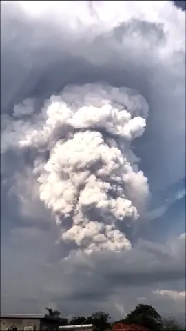 A beautiful disaster of Taal Vulcano in Batangas Philippines 🙏🏻 keep safe everyone! #vulcanoeruption #foryou #viral #philippines #featurethis