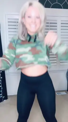My favorite dance still✅ #renegade #beatdistort #wellnesstips #forypupage #4u #dancchallenge #dancechallenge #loyalty #zychallenge #goviral