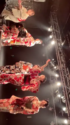 20200112 ジュビリリックス晴れ着ライブ #jubileejubilee #FloodLyrics #藤咲はるな 幕間のアトラクション  餅＆お菓子まき #豪速球を投げないように 撮りながら取った餅3個お菓子4個😋 #うめか #らん #うると #ぞん #ひな #めっちゃはるなちゃん