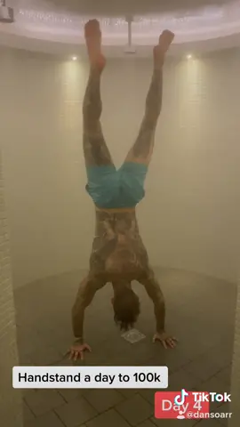 Handstand a day to 100k day 4 #fyp #handstand #loveyourself