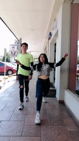 Me resbale😂😂😂 @pablomondragoon24  #trending #dance #foryou