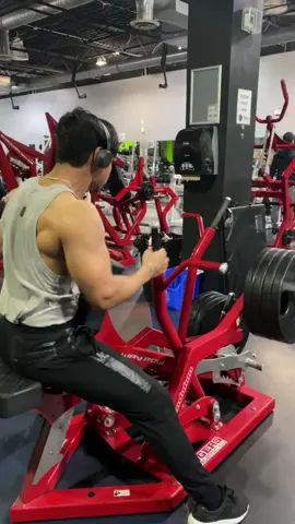 180 lbs single hand 🔥✔️#surrey #survivingwinter #busteddream #fit #fitnesstips #kabbadi #douglascollege #gym #fitlife #viral #viralvideo #back #desi