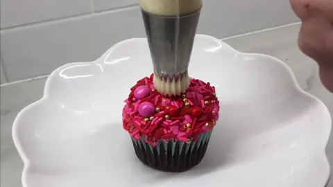 Would you make this?#tiktokbakeoff #ValentinesDay #cupcake #tiktokpartner #foryoupage